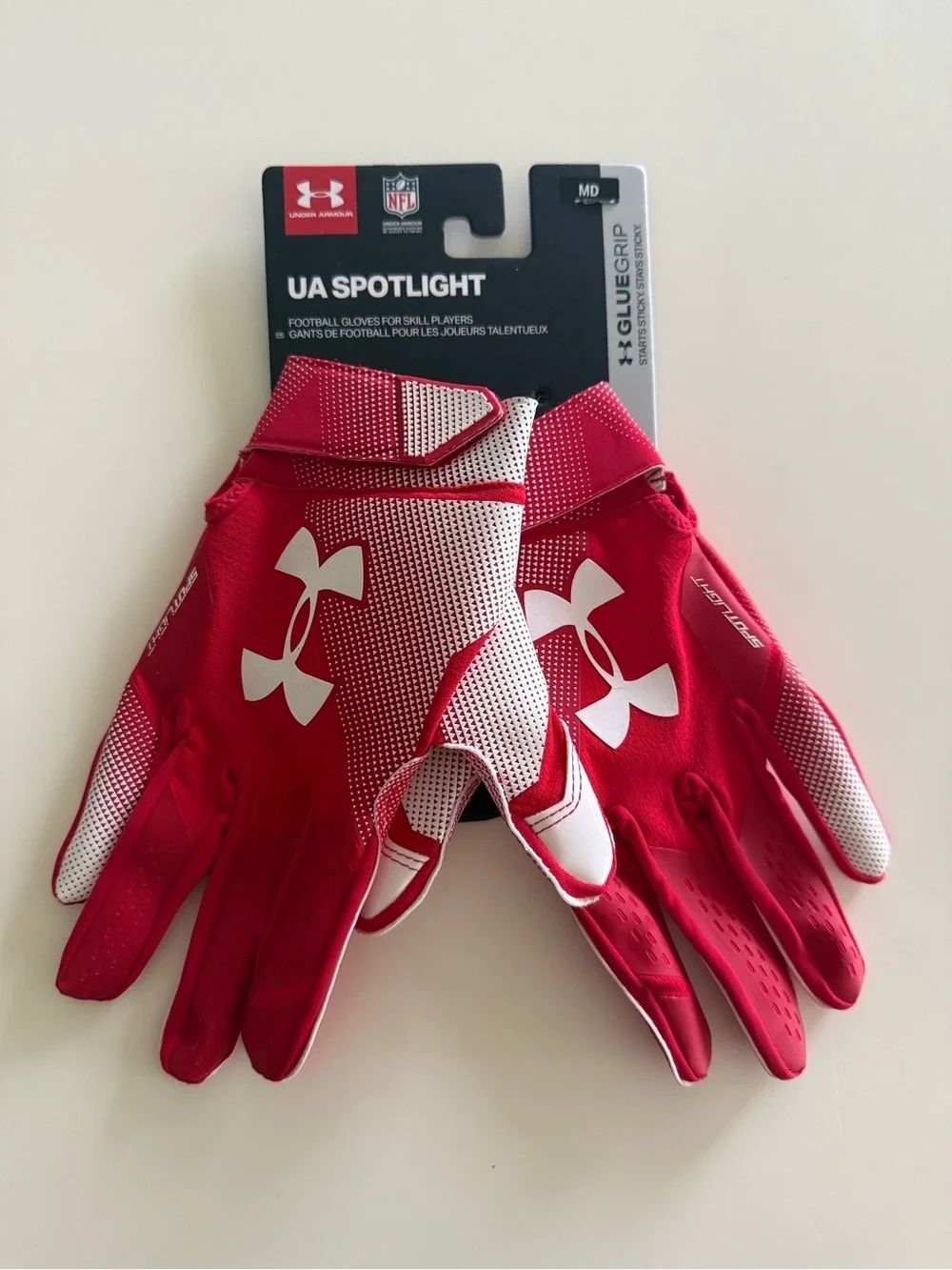 Under Armour Men’s UA Spotlight Football Gloves, MD, NWT